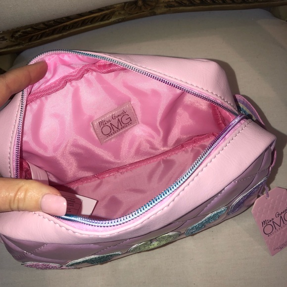 ✨NWT✨ Miss Gwen’s OMG Accessories STUFF Iridescent Appliqué Pink Cosmetic Pouch - Picture 6 of 6